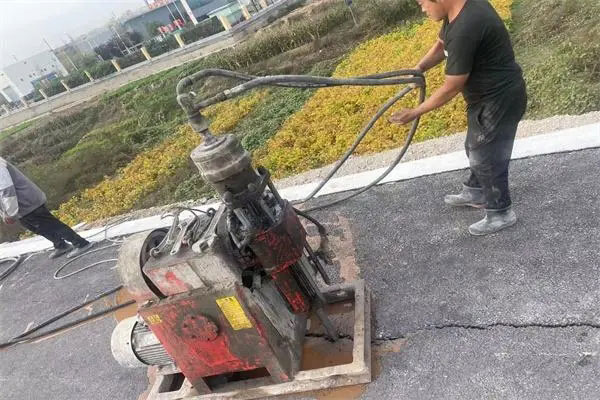 侯马马路面下沉注浆加固